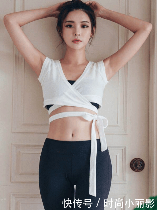 如诗如画, 打底裤这样穿更加有气质，更加性感美丽 !