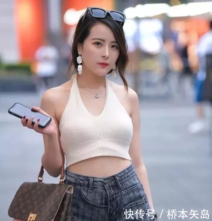 「风采」三里屯街拍:短裤受女孩青睐,穿搭出不一样的风采很有魅!