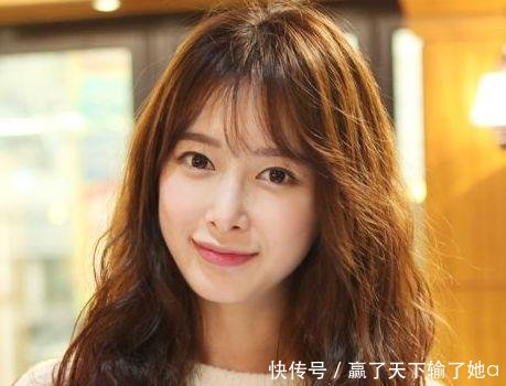 女人到了40岁，不想显老试试这3种“装嫩发型”，洋气又上档次