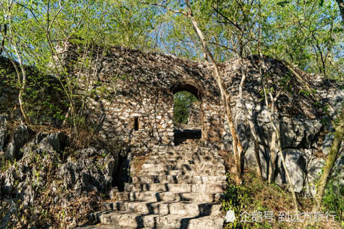 长征第一山原来在江西瑞金，山势不高，意义重大