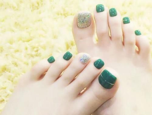  女生：原创 做款美美的脚甲，衬托的脚丫白皙精致，爱美的女生连脚趾都不放过