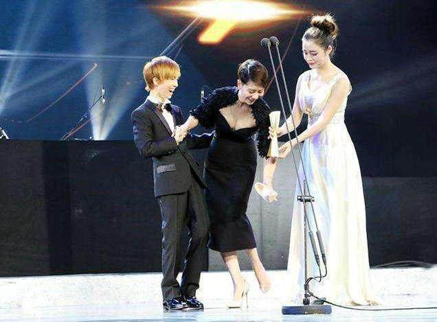 吹牛被拆穿惨遭打脸的6大明星, 有人吹牛和死人吃过饭