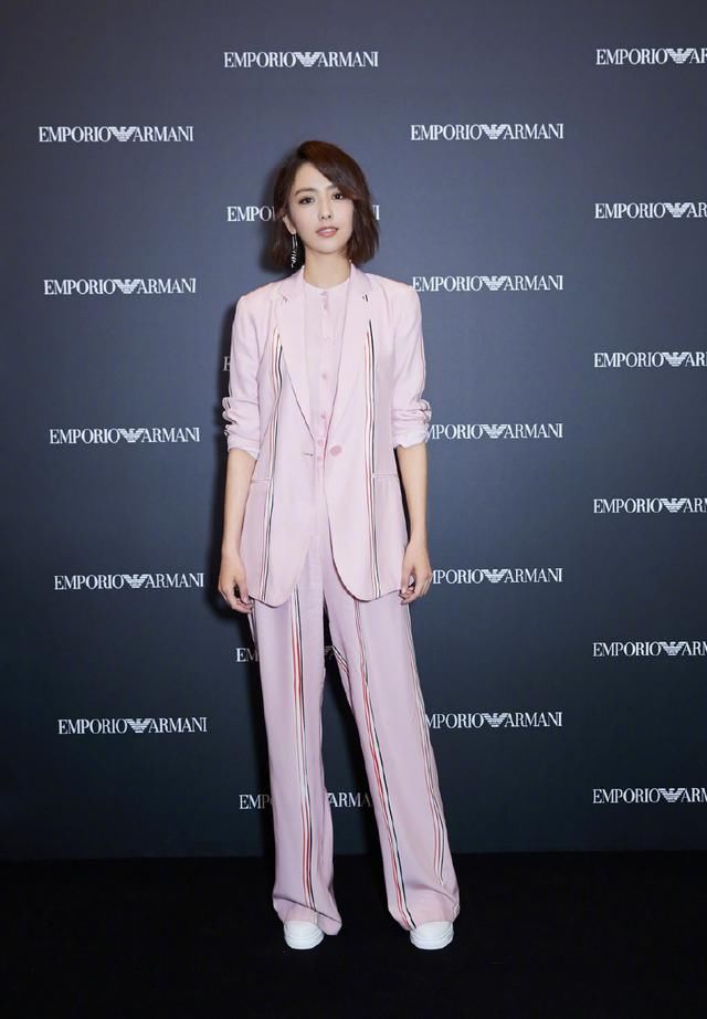 佟丽娅只是换了一款发型，气场十足，网友：这发型一般人驾驭不了