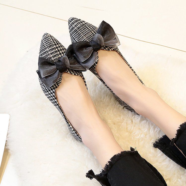 媳妇终于开窍!扔掉了高跟鞋，换上”软秋鞋”，走路不累脚还漂亮