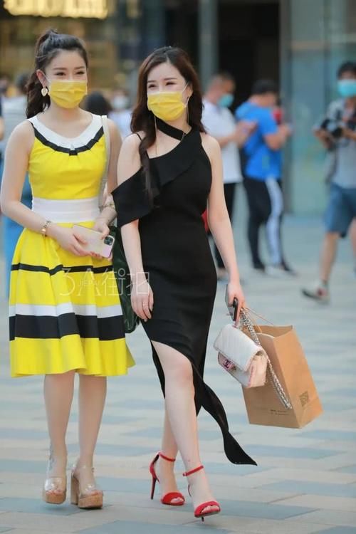  舒适|街拍：亮色搭配时尚又好看，同色穿搭打造极简舒适美！