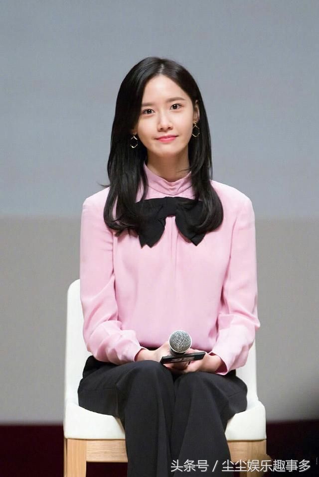 初恋女神林允儿甜美可人，淡妆出镜皮肤嫩白似少女!