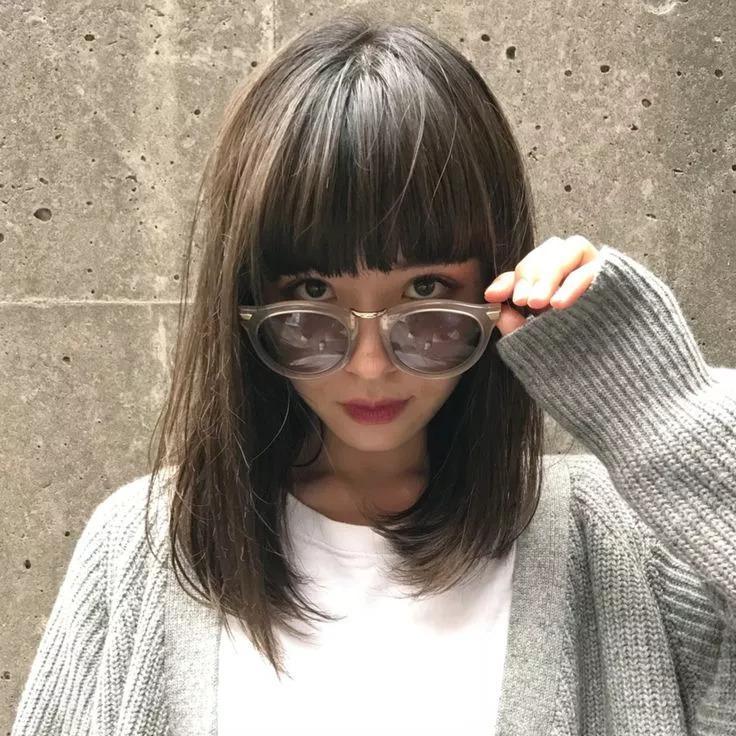 今年最火的“缩脸短发”，让脸小到不行