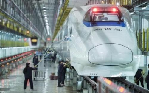  #清洗#高铁脏了该如何清洗？外国人看后惊叹：厉害！