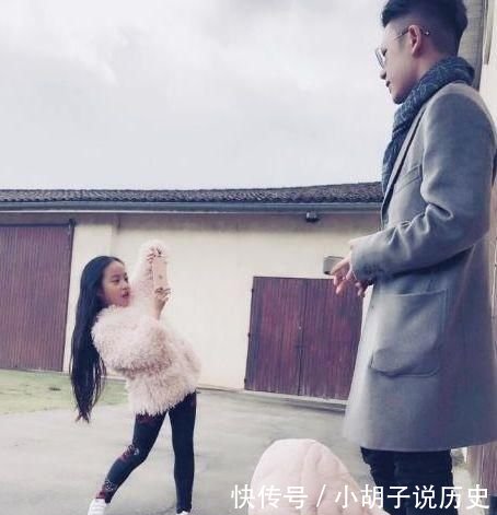  『赵薇』赵薇19岁儿子近照曝光，低调又帅气，网友打扮一下都能出道了