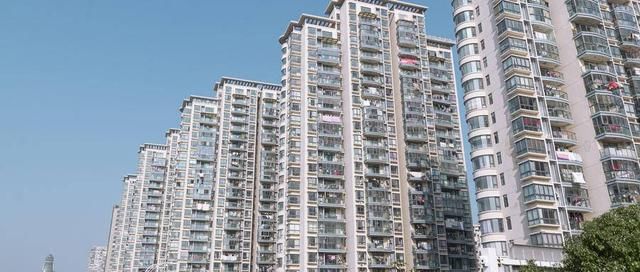  [摆在]电梯房和楼梯房10年后哪个更赚？答案已摆在眼前！