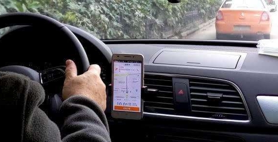 网约车司机往返60公里，送还平板后失主给小费，司机：以后不会做