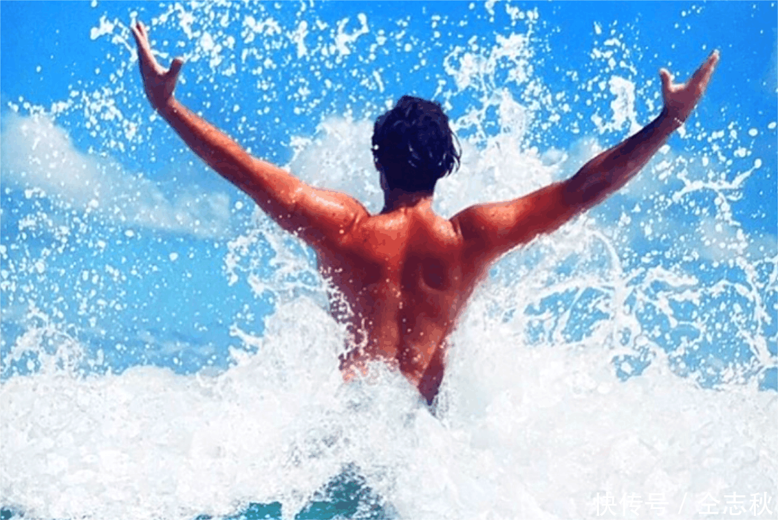 男子花50万打扮成“美人鱼”, 结果取不下来, 网友: 你这是何苦呢