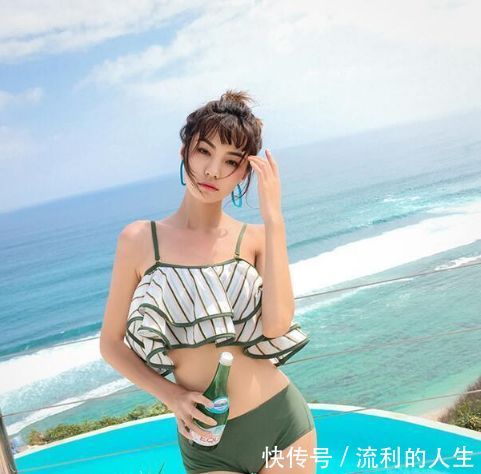 时尚泳装：性感撩人的小姐姐穿搭时尚泳装，聚拢修身又显腰！