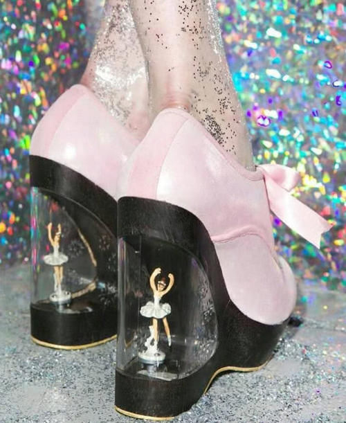 世界上最奇葩的高跟鞋,图三看着就扎脚,最后一个凡是女人都会喜