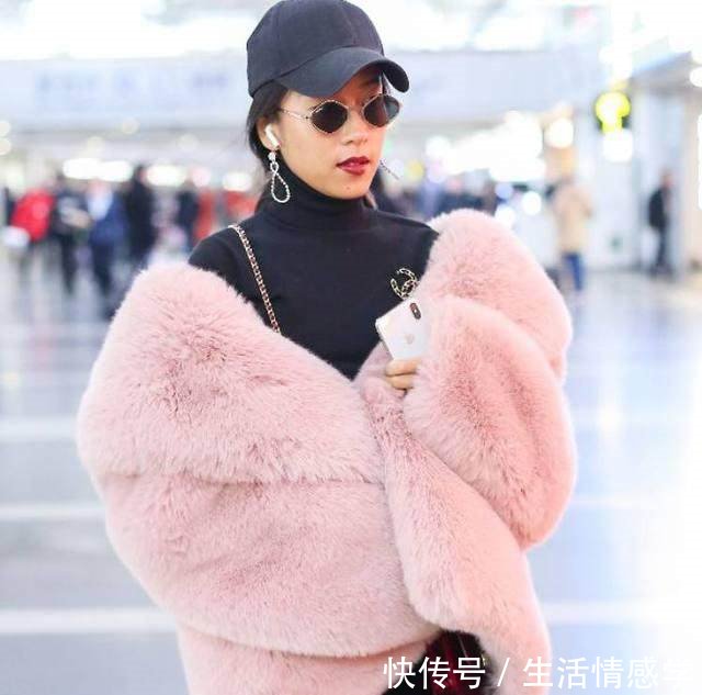 吉克隽逸终于穿衣正常了，只是这脸到底涂了多厚的粉，这么白！