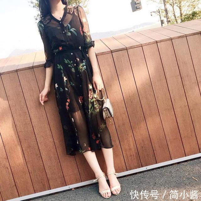 优雅轻熟黑色蕾丝裙，打造迷人曲线，散发性感女人味