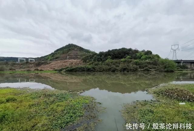  『鱼竿』野钓4小时无口，本以为要空军而归，鱼竿收到一半却中获大板鲫
