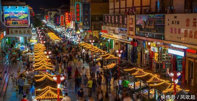 我国天亮最迟的省份,早上10点天才刚亮,晚上12点街上人山人海