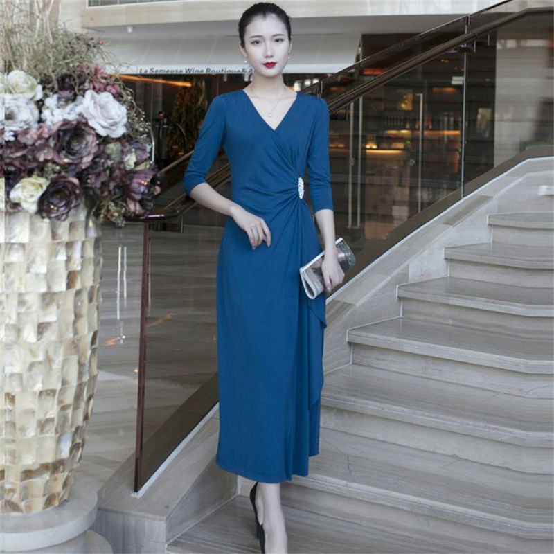 女人再漂亮，也别穿紧身裤，学下面这些女人穿，洋气简直美爆了