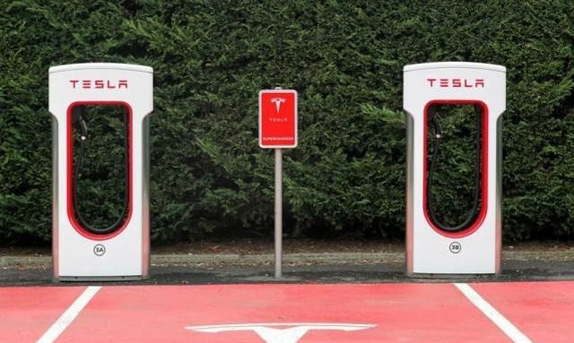特斯拉Model 3，在国内充电桩充不上电，是什么原因？
