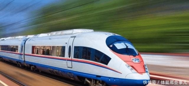 为什么火车深夜可以继续行驶，高铁却不行乘务员透露背后的原因