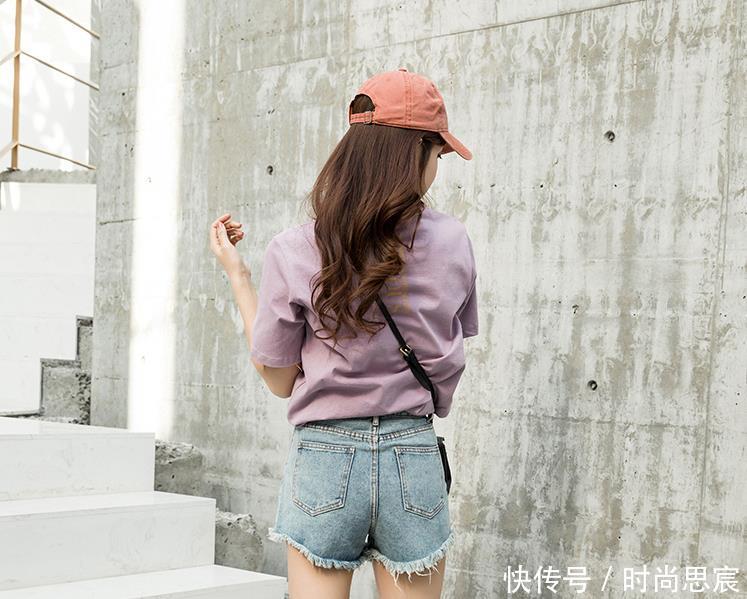 时髦又时尚的牛仔裤美女，增添女性魅力，让人一眼难忘