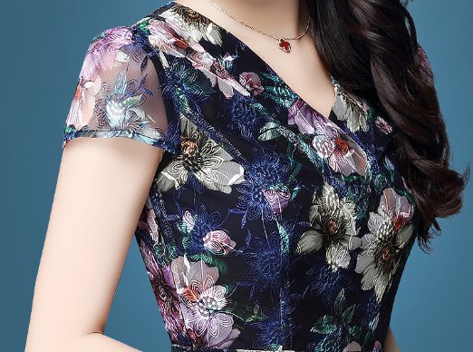 这蕾丝裙刚出来，妈妈把旗袍全扔了，款款漂亮，哪像50岁中年人