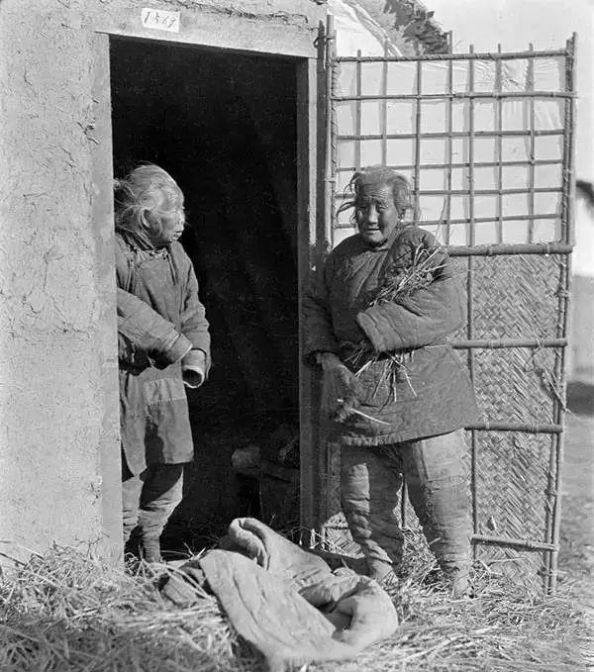  「发现」美国人在鞋盒里发现了6000张中国老照片