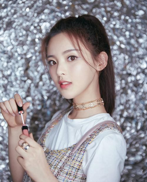 『面孔』中国区最美面孔首位,杨超越仅凭一张脸火遍大江南北?