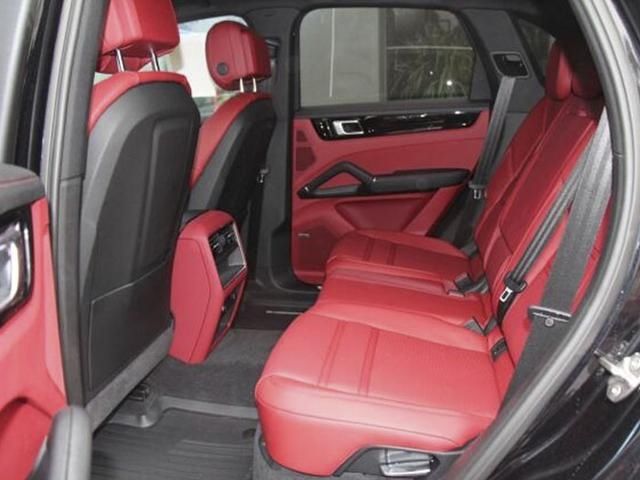 『首款』保时捷的首款SUV,卡宴到底有什么魔力
