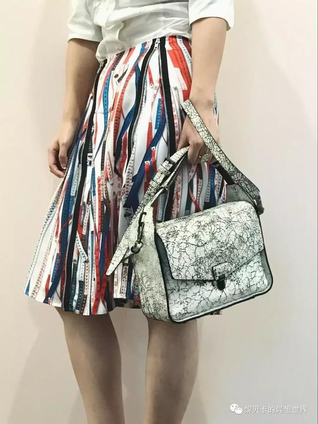 这些千元级美貌包包到底有什么魅力，让她们天天都想背！