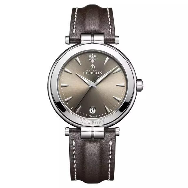 蓝色已经成为腕表的主色调