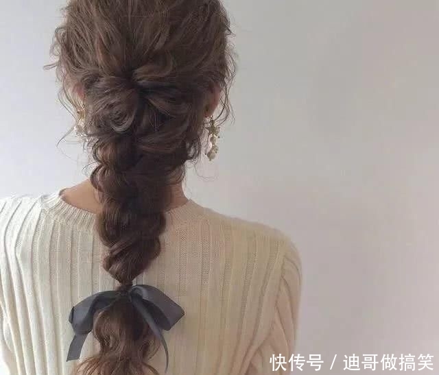 『半丸子头』一根皮筋就能搞定的7款发型,前三款超简单,手残党也能轻松学会