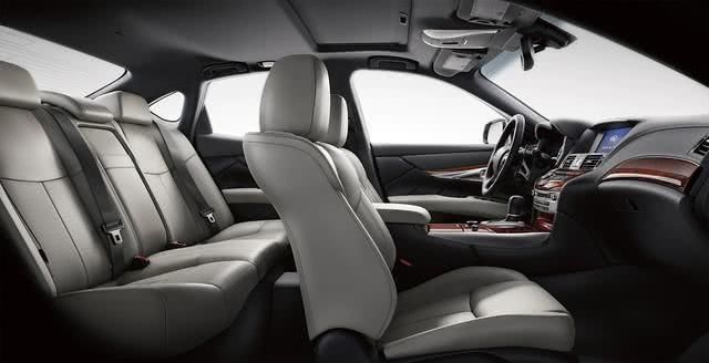  #进口#日系车不降价？这款车纯进口，7AT后驱配BOSE音响，降幅近7万