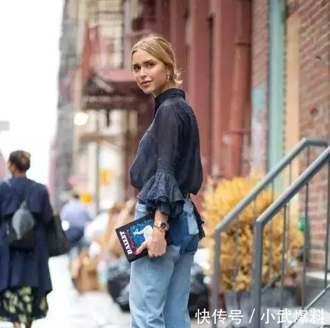 矮个子的胖妞别再卷裤脚了, 看杨幂如何把牛仔裤穿出大长腿