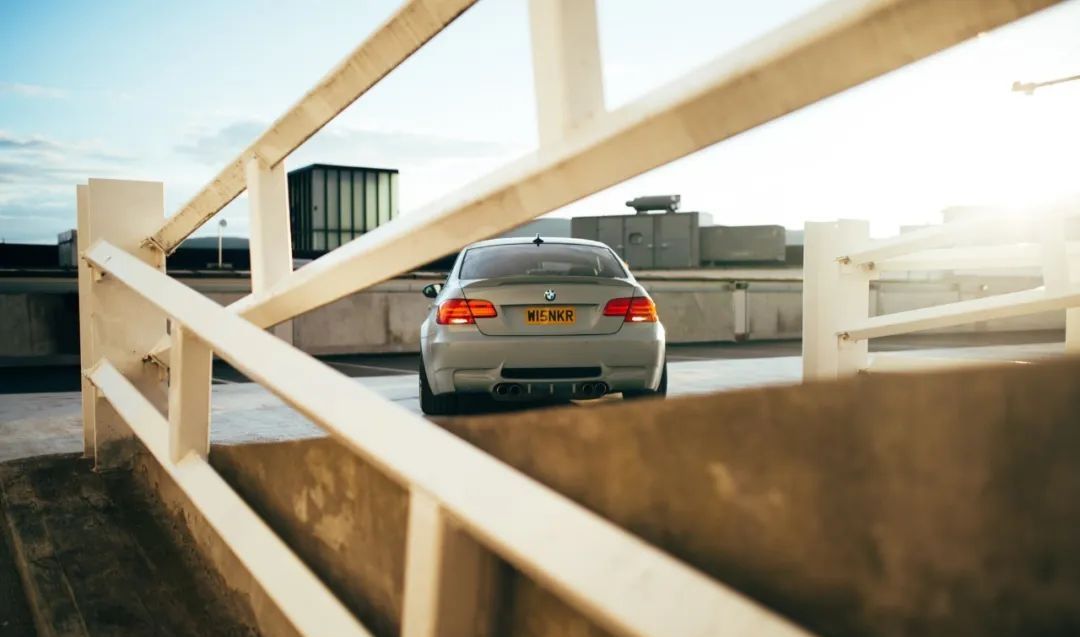  『姿态』低空飞行战舰灰宝马 E92 M3，姿态风格却难掩大佬气质