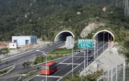 上高速误入ETC车道，倒车就会扣分，教你一个办法免去扣分