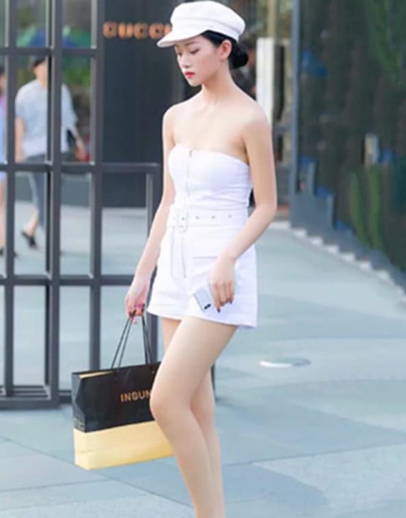  【碎花】街拍：月貌花容的小姐姐，一条碎花旗袍连衣裙，青春靓丽风采