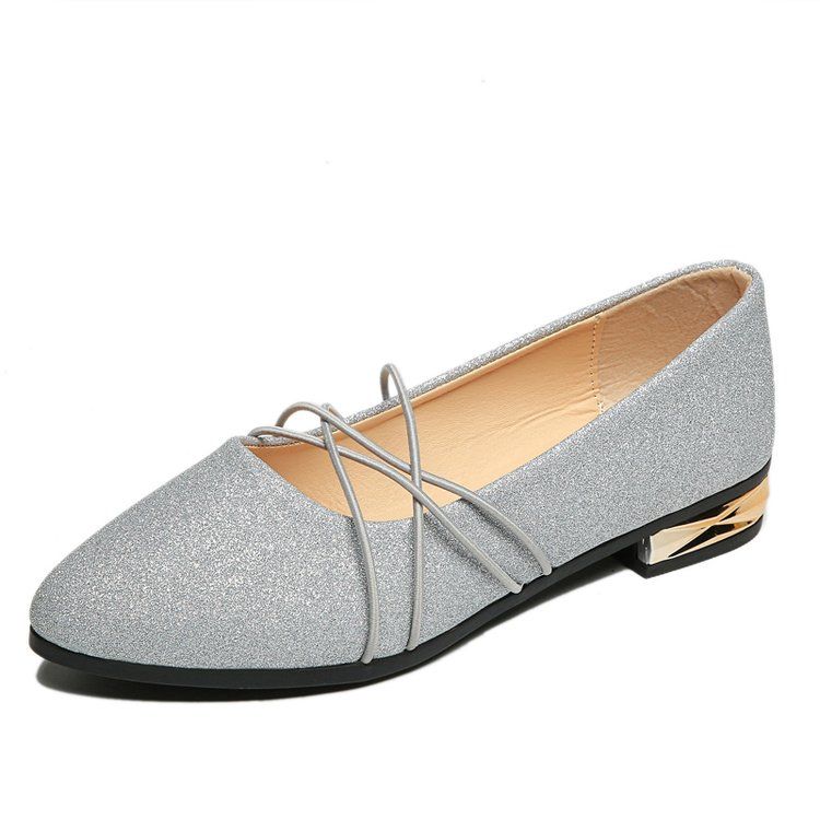 脚不是很美的小女人，出门这样穿凉鞋，让你没舒适透气还十分优雅