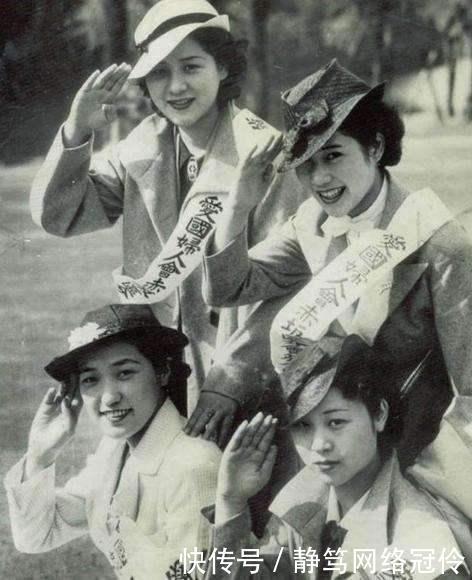 【特务】两个女兵向长官敬礼,长官立马下令将其逮捕,为什么