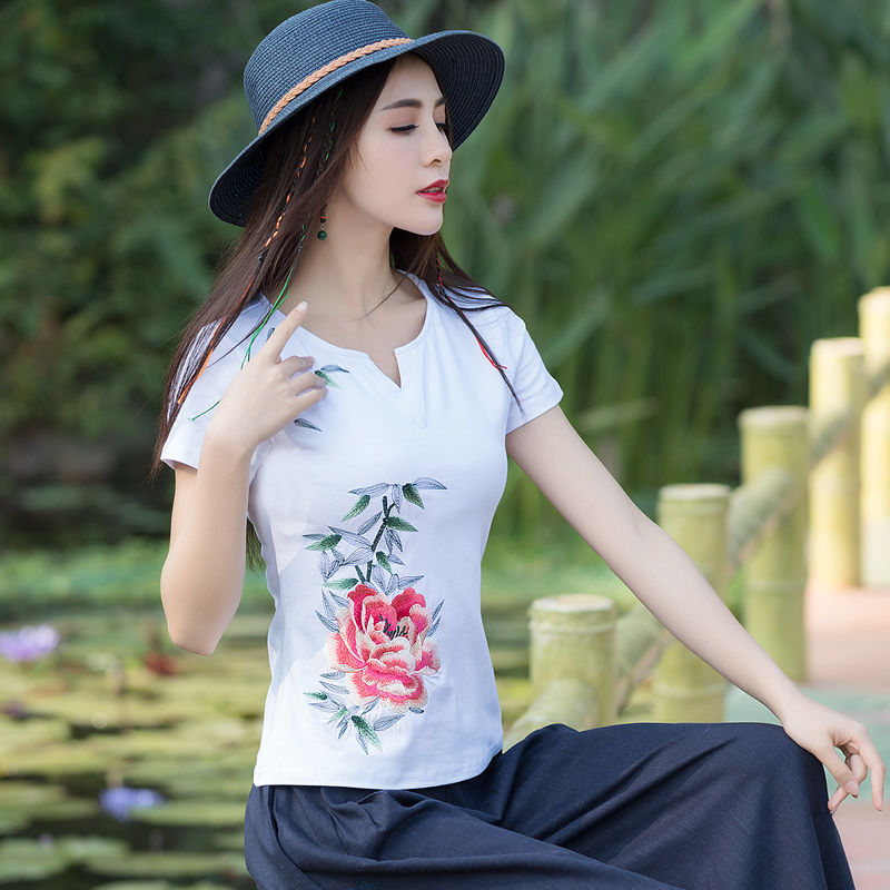 秋后越来越多的女人，穿衬衫了，搭配牛仔裤，洋气显嫩