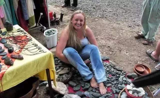  「玉石」谁说老外不玩奇石, 看看国外的石头市场是啥样!