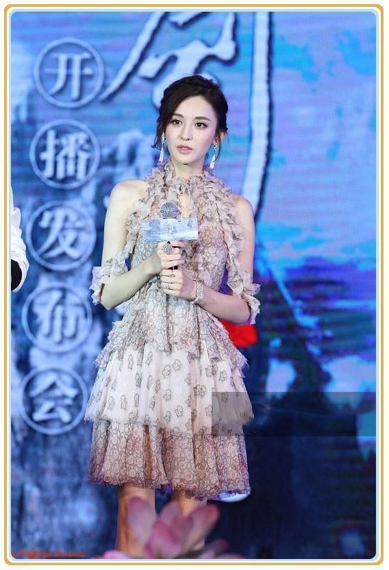 当谢娜和古力娜扎同穿碎花裙，才知道辣妈和少女的差距有多大!