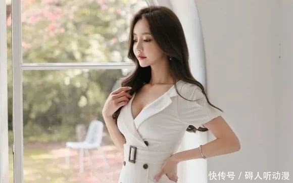 「衬裙」女神孙允珠美图宫廷白桦伏尔加束扣幽美衬裙
