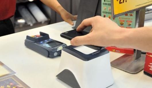 坐惯本国高铁的德国富豪，刚进中国高铁站直呼：真不是发达国家？