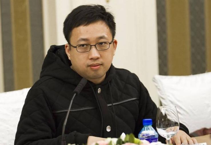 于正发文疑似辟谣代孕当爸：不过是江湖里的傻人，他不是我