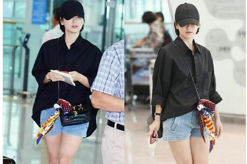 宋慧乔终于不再穿厚底鞋，36岁的她一身粉色裙子成为初恋，小蛮腰