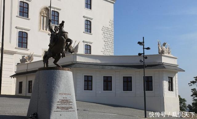 世界上城堡数量最多的国家之一,被称为欧洲的心脏