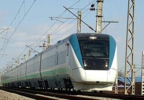  横穿■中国最长铁路：耗资400亿，横穿9个省，2亿人受益