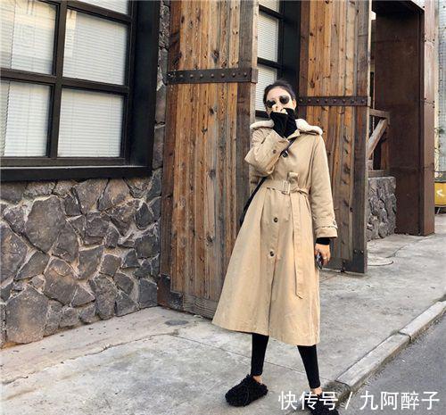  「柔美」个性时尚的美女街拍：柔美娇俏的美女，穿出女人知性美